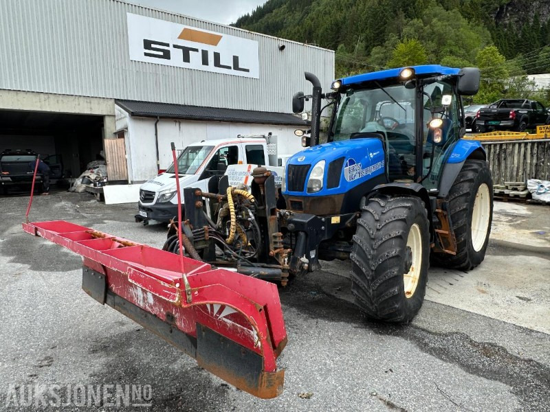 2015 New Holland T6.140 m/snøplog og strøkasse, 1789 timer - Farm tractor: picture 1 2015 New Holland T6.140 m/snøplog og strøkasse, 1789 timer - Farm tractor: picture 1