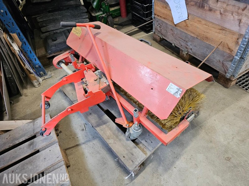 2016 Kova LH1200, feiekost/feievals– Til Husqvarna Rider hagetraktor/klipper - Broom: picture 1 2016 Kova LH1200, feiekost/feievals– Til Husqvarna Rider hagetraktor/klipper - Broom: picture 1