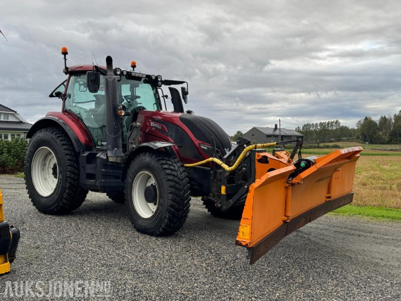 2016 Valtra T174E med Schmidt Tellefsdal U-LS 43.6 plog (2022), Valtra 76 frontlaster og betong lodd - Farm tractor: picture 3 2016 Valtra T174E med Schmidt Tellefsdal U-LS 43.6 plog (2022), Valtra 76 frontlaster og betong lodd - Farm tractor: picture 3