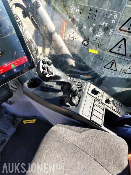 Excavator 2022 Volvo EC350EL beltegraver med webasto tansskuffe og Soosan pigghammer: picture 17