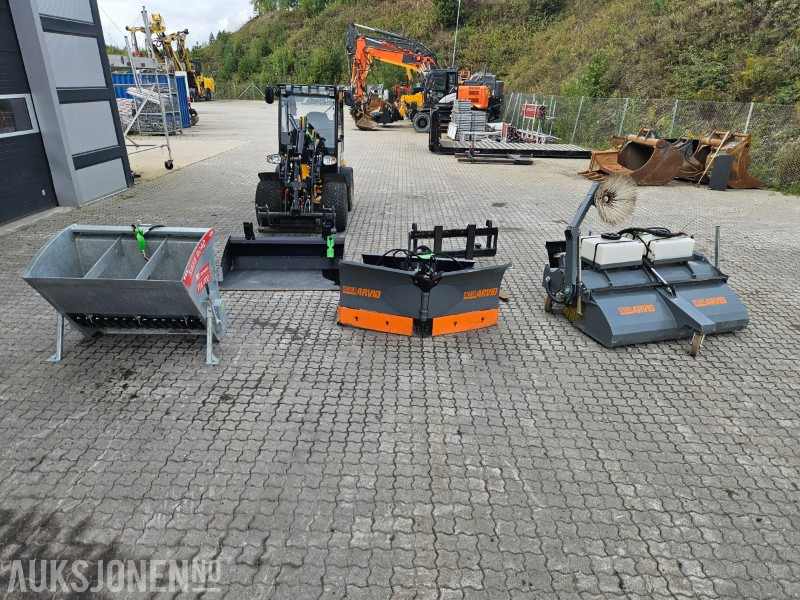 Wheel loader 2023 JCB 403 plus  kost med oppsamler, strøkasse, vikeplog ++: picture 1