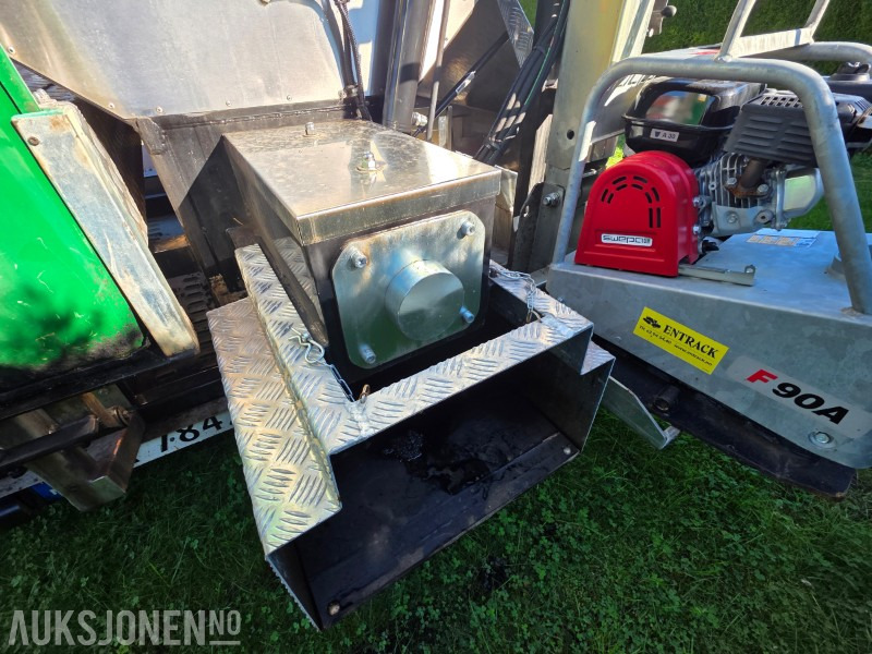 Construction equipment 2024 Brian James Trailers A-Type asfalthenger med 2021 Svepac F 90A vibroplate 2.9kW, 2022 Honda EU22i strømaggregat og utstyr: picture 8