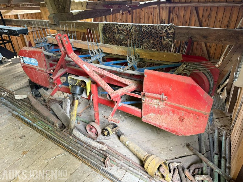 Mads Amby P-900/6 Sidevender/høyvender - Agricultural machinery: picture 2 Mads Amby P-900/6 Sidevender/høyvender - Agricultural machinery: picture 2