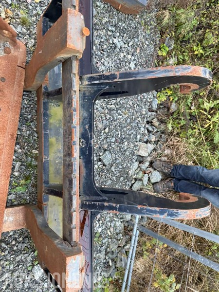 1900 Pallegaffel m/Cat kopling - Attachment for Construction machinery: picture 5 1900 Pallegaffel m/Cat kopling - Attachment for Construction machinery: picture 5