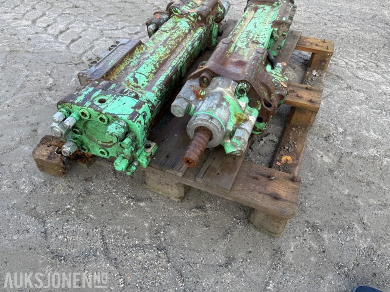 2 stk Montabert HC 110 bormaskiner - Attachment for Construction machinery: picture 2 2 stk Montabert HC 110 bormaskiner - Attachment for Construction machinery: picture 2