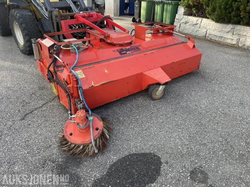 2006 Dücker Frontkost | 2400 mm | Vendbar | Oppsamler - Attachment for Construction machinery: picture 2 2006 Dücker Frontkost | 2400 mm | Vendbar | Oppsamler - Attachment for Construction machinery: picture 2