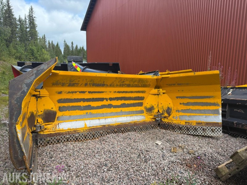 2006 Gjerstad klappskjær med stort BM feste - Attachment for Construction machinery: picture 1 2006 Gjerstad klappskjær med stort BM feste - Attachment for Construction machinery: picture 1