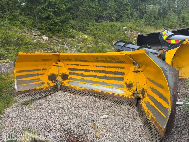 2006 Gjerstad klappskjær med stort BM feste - Attachment for Construction machinery: picture 2 2006 Gjerstad klappskjær med stort BM feste - Attachment for Construction machinery: picture 2