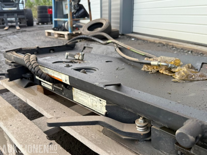 2017 Bobcat TILT-TATCH hydraulisk tilt-feste - Attachment for Construction machinery: picture 5 2017 Bobcat TILT-TATCH hydraulisk tilt-feste - Attachment for Construction machinery: picture 5