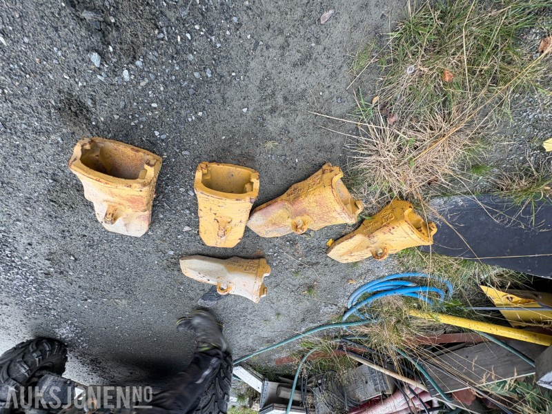 Cat graveskuffetenner til gravemaskin og/eller hjullaster - Attachment for Construction machinery: picture 3 Cat graveskuffetenner til gravemaskin og/eller hjullaster - Attachment for Construction machinery: picture 3