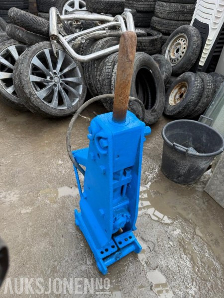 Hydraulisk pigghammer S40 - Passer 2-8 tonn maskin - Attachment for Construction machinery: picture 5 Hydraulisk pigghammer S40 - Passer 2-8 tonn maskin - Attachment for Construction machinery: picture 5