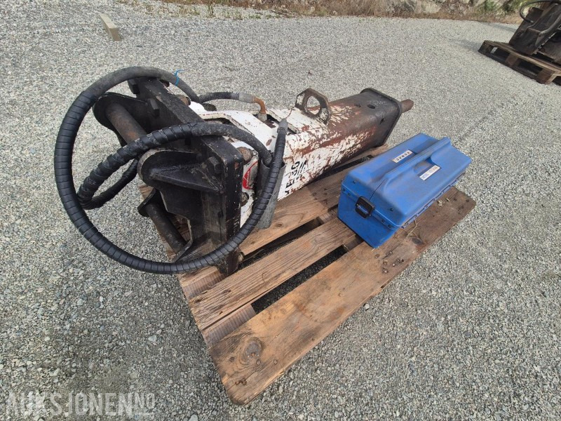 Komac KB300 pigghammer, S40 - Attachment for Construction machinery: picture 5 Komac KB300 pigghammer, S40 - Attachment for Construction machinery: picture 5