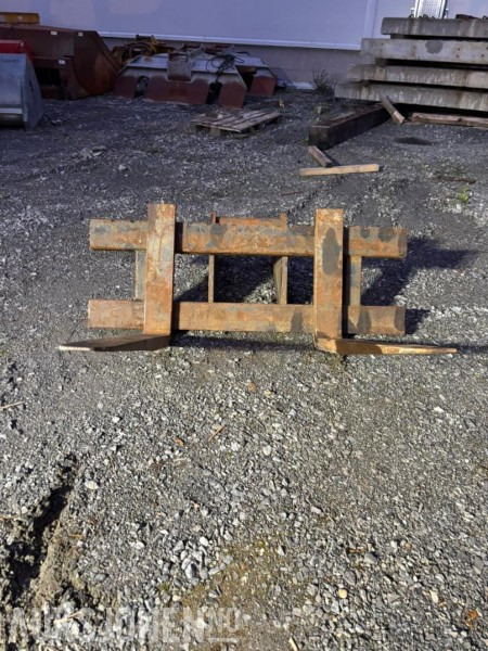 Pallegafler S60 - Attachment for Construction machinery: picture 3 Pallegafler S60 - Attachment for Construction machinery: picture 3