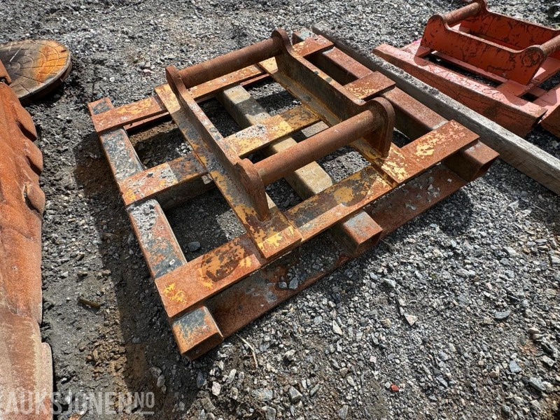Parkeringsgrind / parkeringsfot for rotortilt/tiltrotator - S70 feste - Attachment for Construction machinery: picture 2 Parkeringsgrind / parkeringsfot for rotortilt/tiltrotator - S70 feste - Attachment for Construction machinery: picture 2