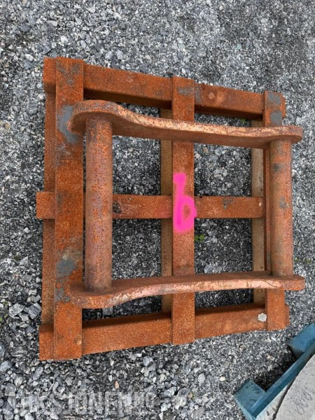 Parkeringsgrind / parkeringsfot for rotortilt/tiltrotator - S70 feste - Attachment for Construction machinery: picture 3 Parkeringsgrind / parkeringsfot for rotortilt/tiltrotator - S70 feste - Attachment for Construction machinery: picture 3
