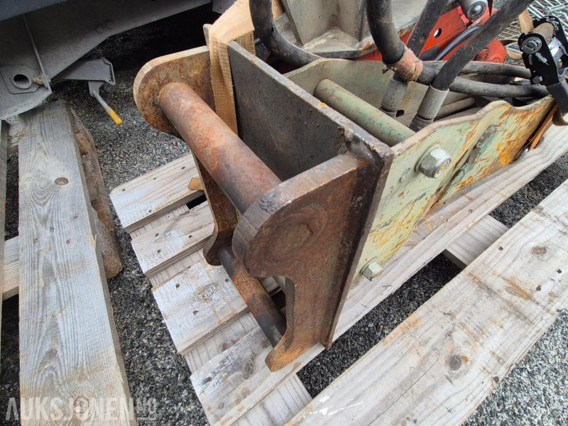 Pigghammer 120kg, S40 - Attachment for Construction machinery: picture 2 Pigghammer 120kg, S40 - Attachment for Construction machinery: picture 2