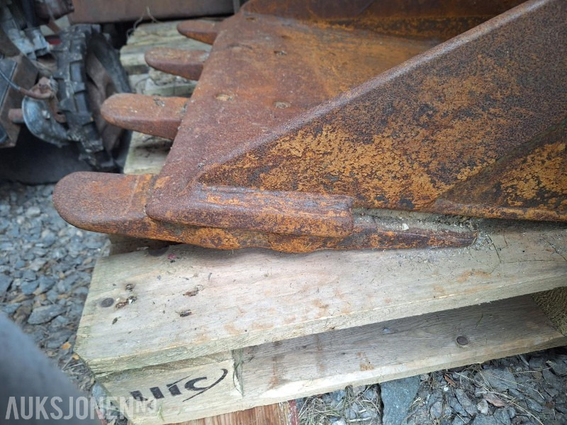 SMP S45 Hydrema Graveskuffe - Attachment for Construction machinery: picture 3 SMP S45 Hydrema Graveskuffe - Attachment for Construction machinery: picture 3