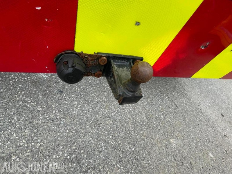 Skiltvogn, Varslingsvogn med lysvarsling. - Attachment for Construction machinery: picture 5 Skiltvogn, Varslingsvogn med lysvarsling. - Attachment for Construction machinery: picture 5
