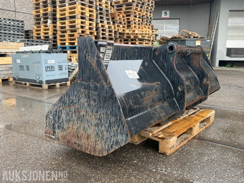 Skuffe til Manitou MRT 1840 - 240 cm - Attachment for Construction machinery: picture 4 Skuffe til Manitou MRT 1840 - 240 cm - Attachment for Construction machinery: picture 4