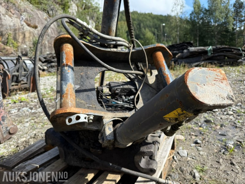Attachment for Construction machinery Steelwrist Tiltrotator: picture 1