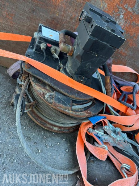 Kranbil Vinsj - ingen minstepris - Crane: picture 1 Kranbil Vinsj - ingen minstepris - Crane: picture 1