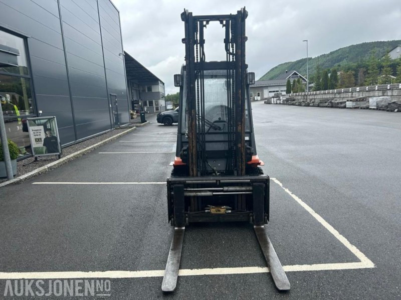2004 Toyota 62-7FDF30 - Diesel truck - Nylig sertifisert - Material handling equipment: picture 2 2004 Toyota 62-7FDF30 - Diesel truck - Nylig sertifisert - Material handling equipment: picture 2