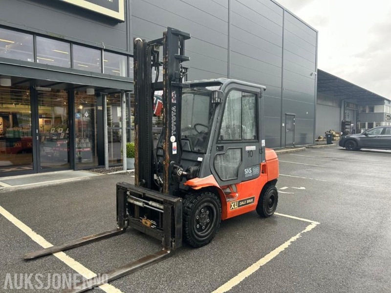 2004 Toyota 62-7FDF30 - Diesel truck - Nylig sertifisert - Material handling equipment: picture 1 2004 Toyota 62-7FDF30 - Diesel truck - Nylig sertifisert - Material handling equipment: picture 1