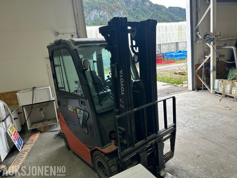 2014 Toyota Traigo 30 3t gaffeltruck - rep-objekt - Material handling equipment: picture 2 2014 Toyota Traigo 30 3t gaffeltruck - rep-objekt - Material handling equipment: picture 2