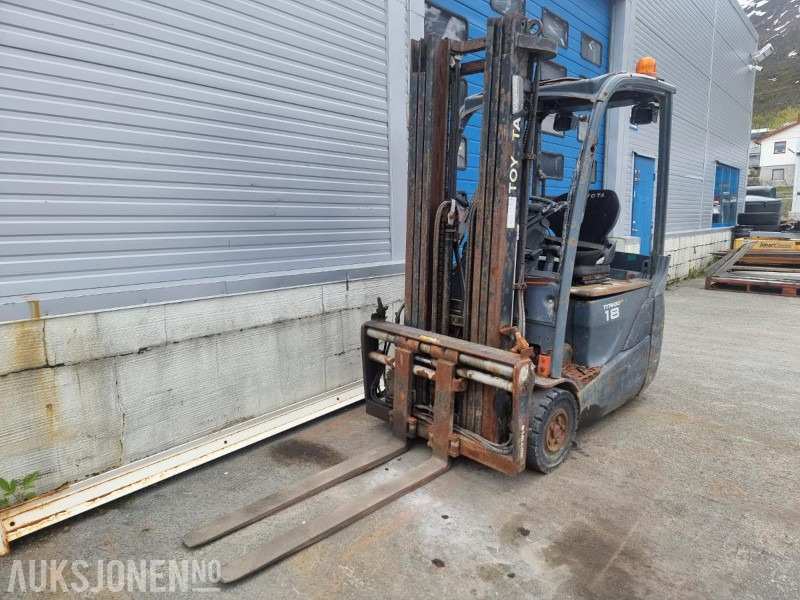 2015 Toyota 8FBEKT18 - Material handling equipment: picture 1 2015 Toyota 8FBEKT18 - Material handling equipment: picture 1