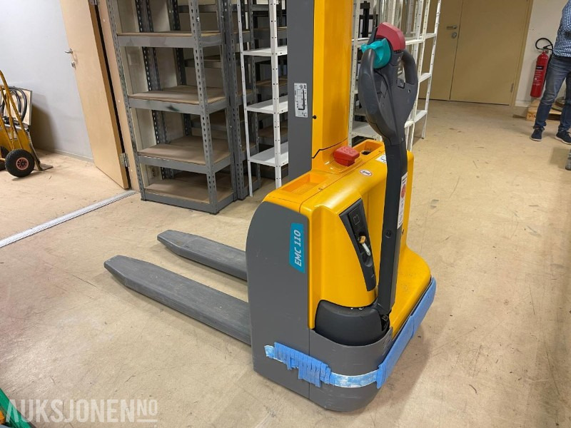 2020 Jungheinrich 1000kg EMC 110 LEDESNILE - Material handling equipment: picture 2 2020 Jungheinrich 1000kg EMC 110 LEDESNILE - Material handling equipment: picture 2