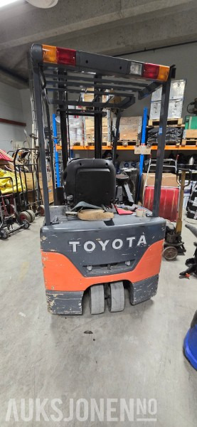 Toyota elektrisk motvektstruck, kun gått 1315 timer - Material handling equipment: picture 2 Toyota elektrisk motvektstruck, kun gått 1315 timer - Material handling equipment: picture 2