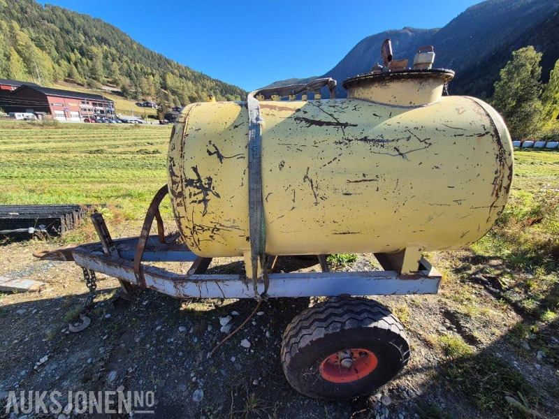 Mobil Dieseltank med hjulgang ca 1400 l - Construction equipment: picture 2 Mobil Dieseltank med hjulgang ca 1400 l - Construction equipment: picture 2
