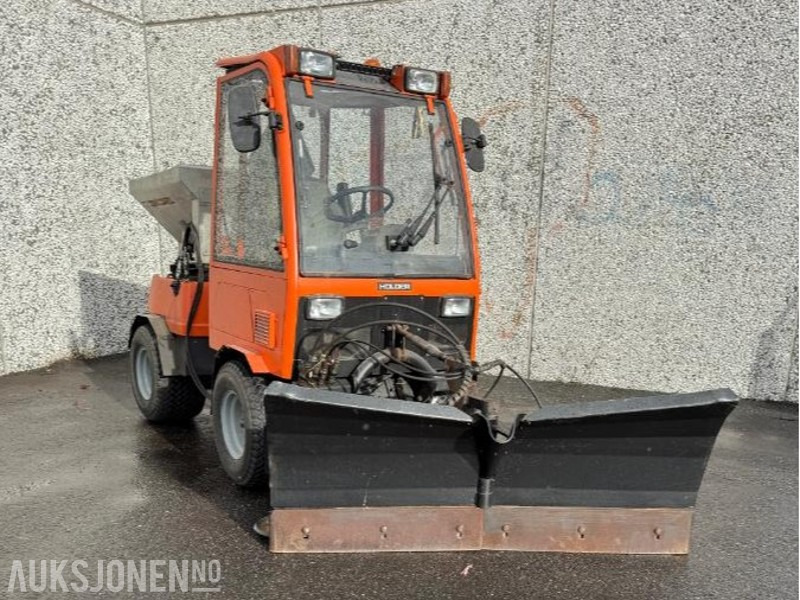 Municipal/ Special vehicle 2002 Holder C240 Traktorregistrert redskapsbærer med 4x4 brøyteskjær og strøer: picture 1