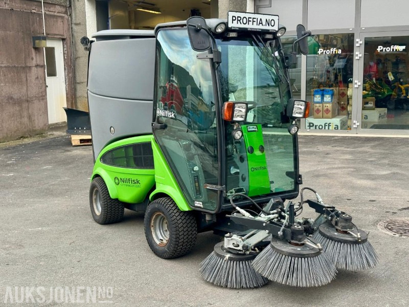 2016 Egholm City Ranger 2250 - Kostebil - Feiebil - Timer: 830 - Municipal/ Special vehicle: picture 3 2016 Egholm City Ranger 2250 - Kostebil - Feiebil - Timer: 830 - Municipal/ Special vehicle: picture 3
