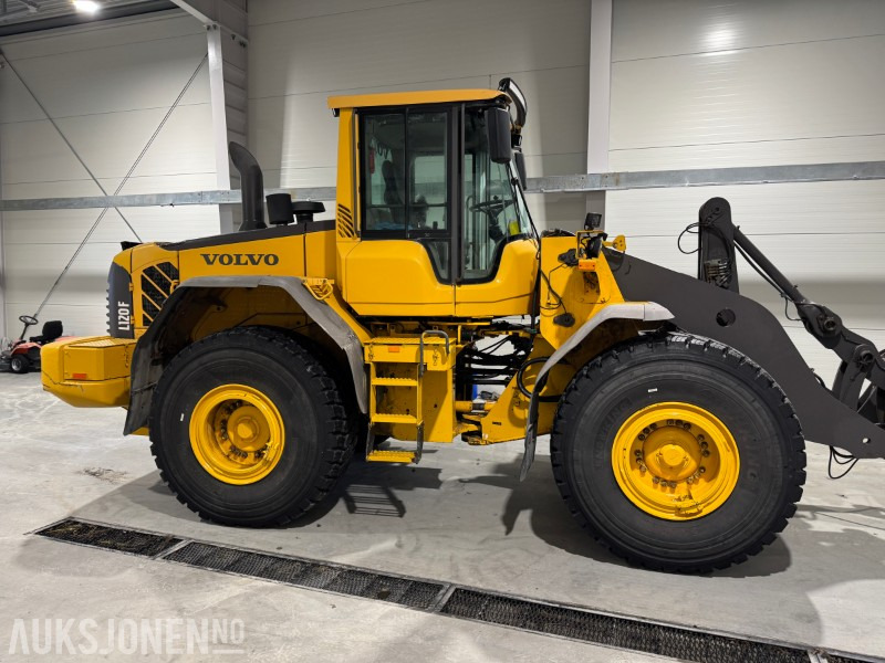 VOLVO L120F HJULLASTER MED SKUFFE, SENTRALSMØRING OG 2 SETT HJUL - Wheel loader: picture 5 VOLVO L120F HJULLASTER MED SKUFFE, SENTRALSMØRING OG 2 SETT HJUL - Wheel loader: picture 5