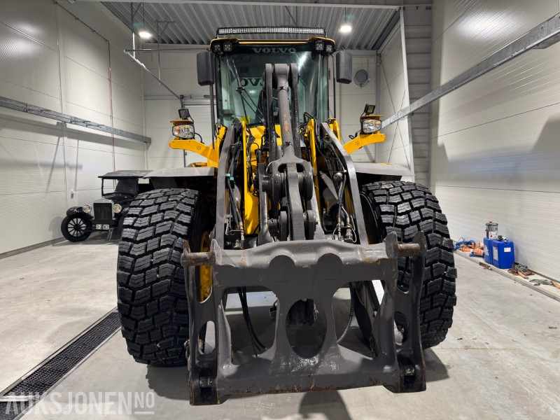 VOLVO L120F HJULLASTER MED SKUFFE, SENTRALSMØRING OG 2 SETT HJUL - Wheel loader: picture 3 VOLVO L120F HJULLASTER MED SKUFFE, SENTRALSMØRING OG 2 SETT HJUL - Wheel loader: picture 3