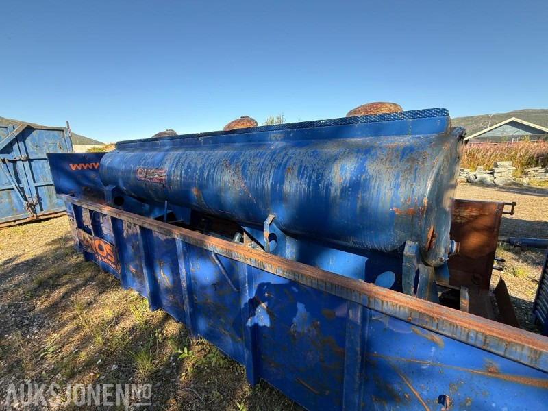 Vanntank på krokløftramme - Construction equipment: picture 2 Vanntank på krokløftramme - Construction equipment: picture 2