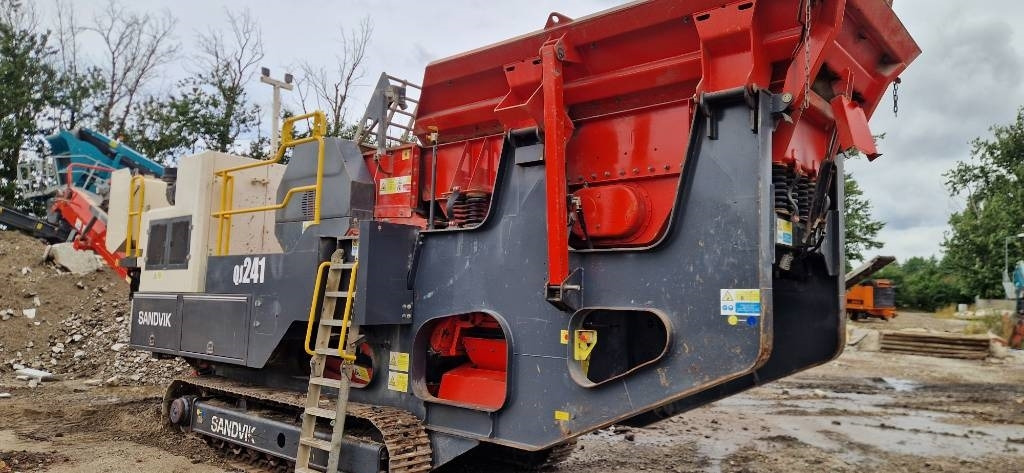 Sandvik QJ 241 - Mobile crusher: picture 2 Sandvik QJ 241 - Mobile crusher: picture 2