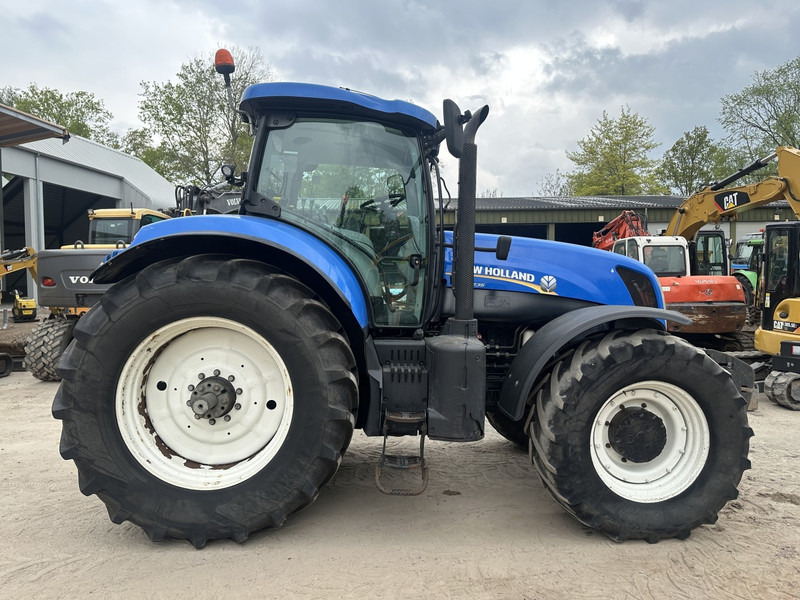 New Holland T7.235 - Farm tractor: picture 4 New Holland T7.235 - Farm tractor: picture 4