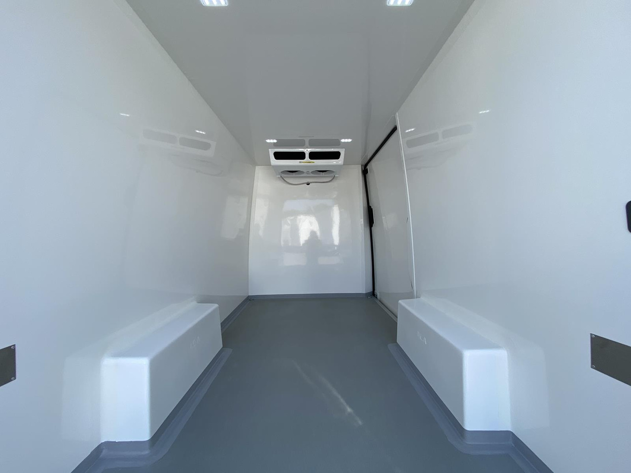 MAN TGE 3.140 L3H3 140PS RS3640mm/ FRISCHDIENST BIS 0 + KONVEKTA UNDERMODE - Refrigerated van: picture 4 MAN TGE 3.140 L3H3 140PS RS3640mm/ FRISCHDIENST BIS 0 + KONVEKTA UNDERMODE - Refrigerated van: picture 4