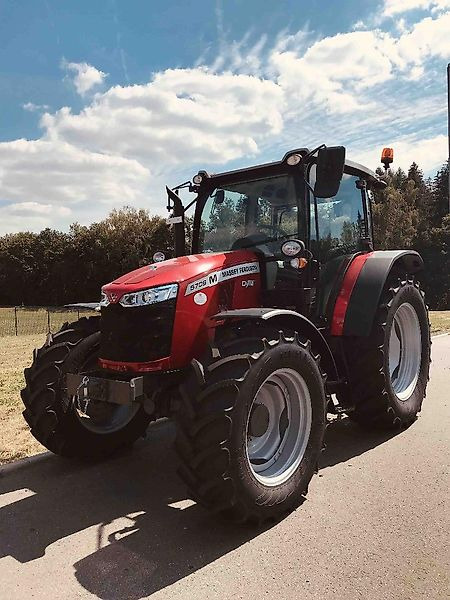 Massey Ferguson MF 5709 M Dyna-4 - Farm tractor: picture 1 Massey Ferguson MF 5709 M Dyna-4 - Farm tractor: picture 1