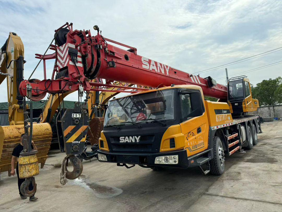 SANY STC250 25 Ton Truck Crane XCMG ZOOMLION TADANO KOBELCO 25T 50T 80T 100T 120T 200T 220T 240T 300T Crane for Sale - Mobile crane: picture 4 SANY STC250 25 Ton Truck Crane XCMG ZOOMLION TADANO KOBELCO 25T 50T 80T 100T 120T 200T 220T 240T 300T Crane for Sale - Mobile crane: picture 4