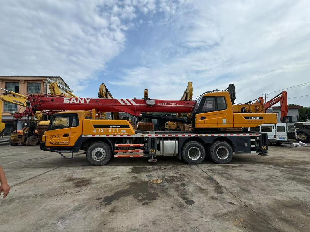 SANY STC250 25 Ton Truck Crane XCMG ZOOMLION TADANO KOBELCO 25T 50T 80T 100T 120T 200T 220T 240T 300T Crane for Sale - Mobile crane: picture 1 SANY STC250 25 Ton Truck Crane XCMG ZOOMLION TADANO KOBELCO 25T 50T 80T 100T 120T 200T 220T 240T 300T Crane for Sale - Mobile crane: picture 1