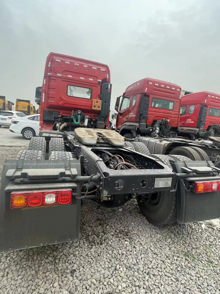 Shacman Slightly Used X3000 X5000 (6*4) Semi Truck Head Tractor Head Tipper Head - Tractor unit: picture 4 Shacman Slightly Used X3000 X5000 (6*4) Semi Truck Head Tractor Head Tipper Head - Tractor unit: picture 4
