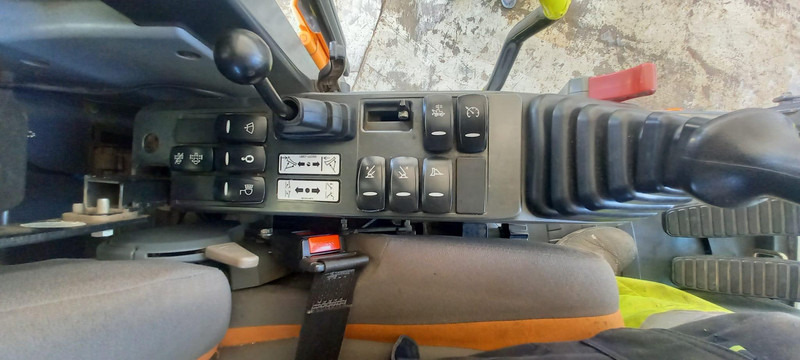 Wheel excavator Doosan DX210W-5: picture 9