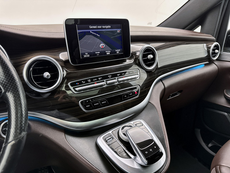 Mercedes-Benz V-Klasse 220d Lang Avantgarde Edition 8 Persoons Elektr schuifdeuren Nappa Leder Pano 8 zitplaatsen Geel kenteken - Car: picture 5 Mercedes-Benz V-Klasse 220d Lang Avantgarde Edition 8 Persoons Elektr schuifdeuren Nappa Leder Pano 8 zitplaatsen Geel kenteken - Car: picture 5