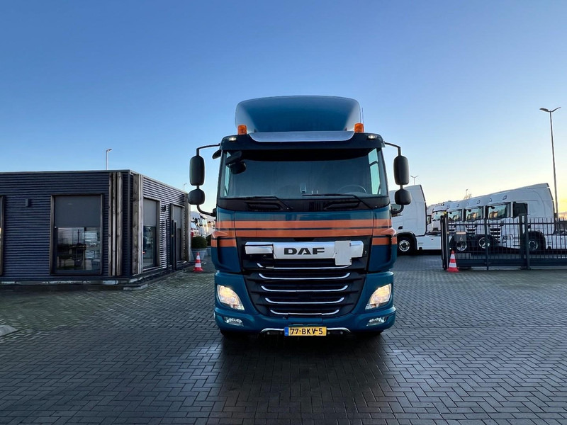 DAF CF85 6x2 containersysteem Only 350.000km / HIAB XR 26S Haakarmsyteem - Hook lift truck: picture 2 DAF CF85 6x2 containersysteem Only 350.000km / HIAB XR 26S Haakarmsyteem - Hook lift truck: picture 2