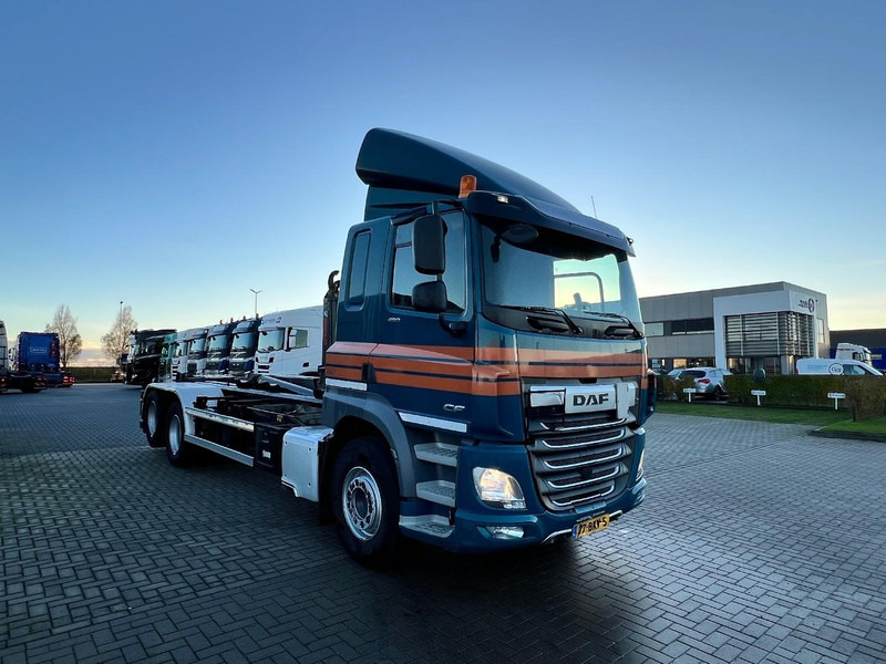 DAF CF85 6x2 containersysteem Only 350.000km / HIAB XR 26S Haakarmsyteem - Hook lift truck: picture 3 DAF CF85 6x2 containersysteem Only 350.000km / HIAB XR 26S Haakarmsyteem - Hook lift truck: picture 3