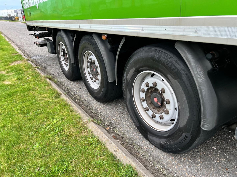 Kögel 3 - assige koeloplegger Lift axle / Carrier Vector 1950 - Refrigerator semi-trailer: picture 4 Kögel 3 - assige koeloplegger Lift axle / Carrier Vector 1950 - Refrigerator semi-trailer: picture 4