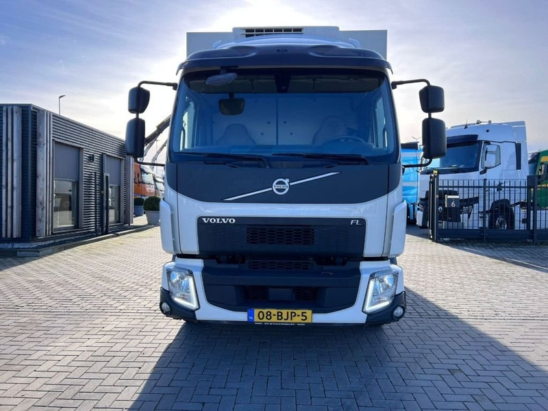 Volvo FL 250 4x2 Koelwagen Thermo king V600 / Tailgate Dhollandia 2000kg - Refrigerator truck: picture 2 Volvo FL 250 4x2 Koelwagen Thermo king V600 / Tailgate Dhollandia 2000kg - Refrigerator truck: picture 2